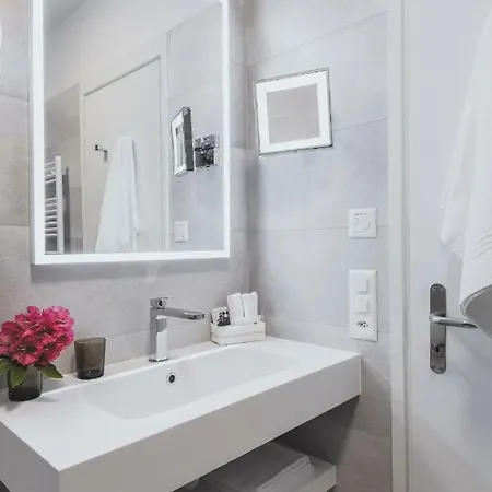 Guest house Garni Elena 3*