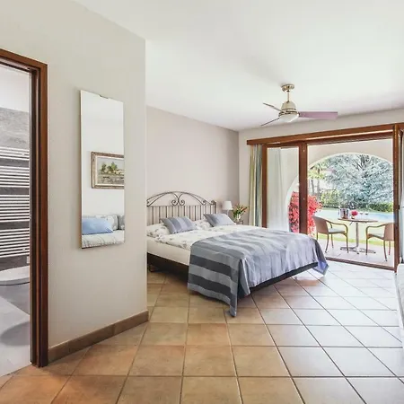 Garni Elena Πανσιόν