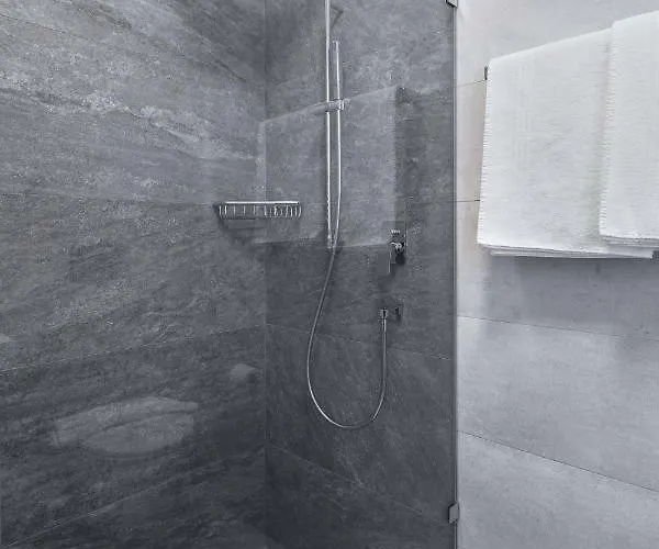 加尼艾琳娜酒店 招待所 卢松