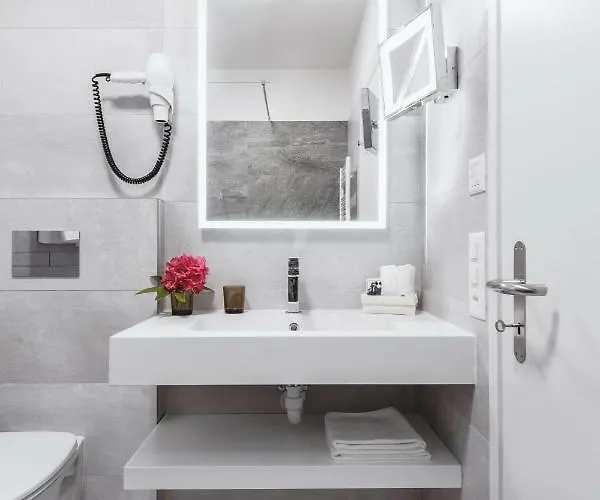 加尼艾琳娜酒店 招待所 3*