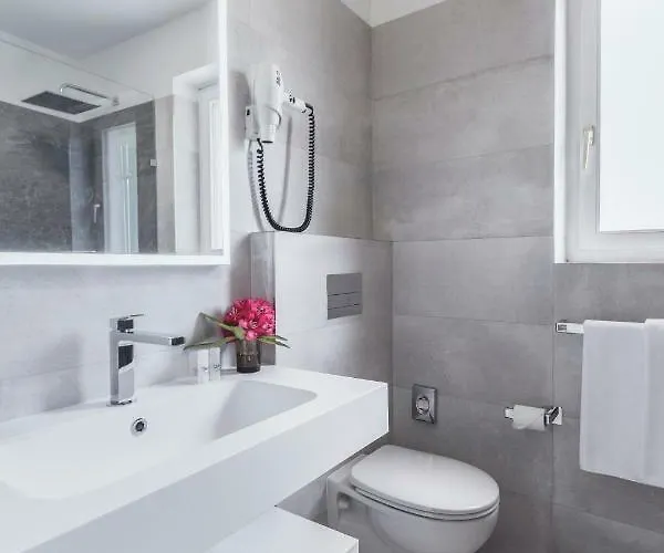 加尼艾琳娜酒店 招待所 卢松